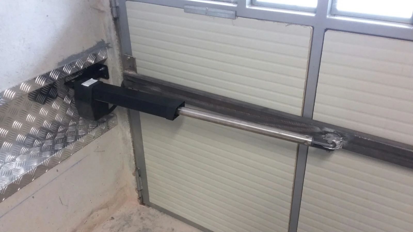 HC812-300 MONO - Image 25