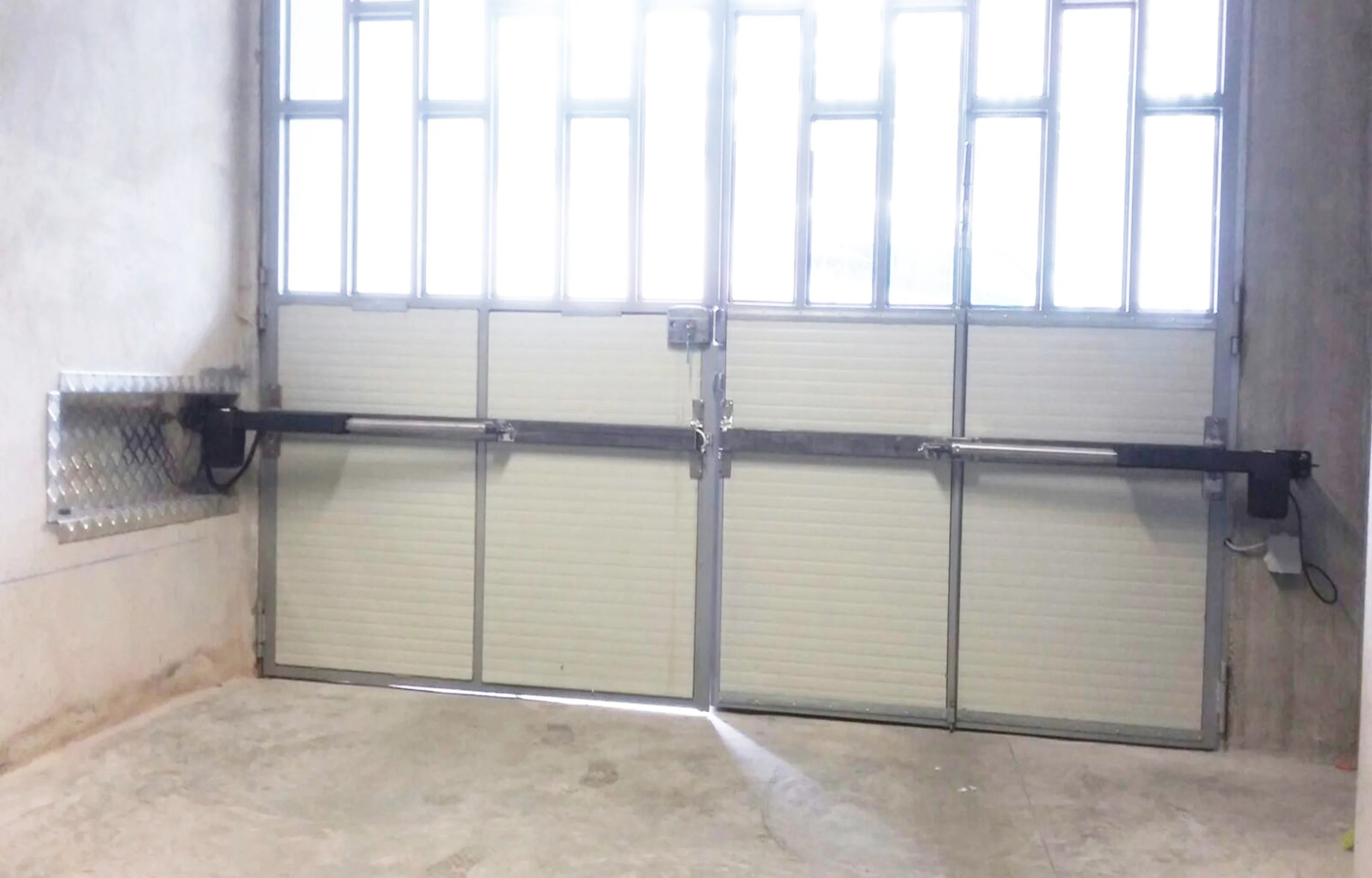 HC812-300 SOLAR - Image 30