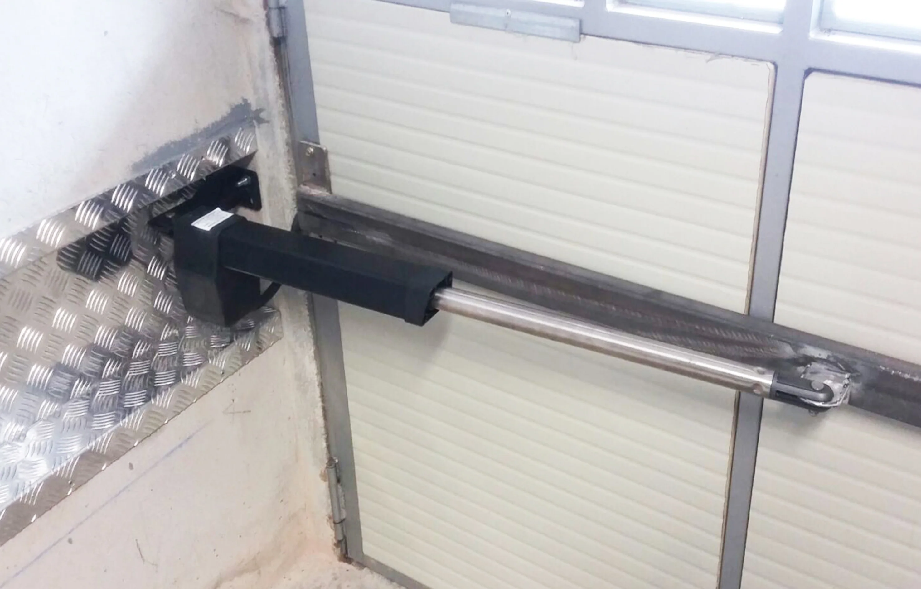 HC812-300 SOLAR - Image 31